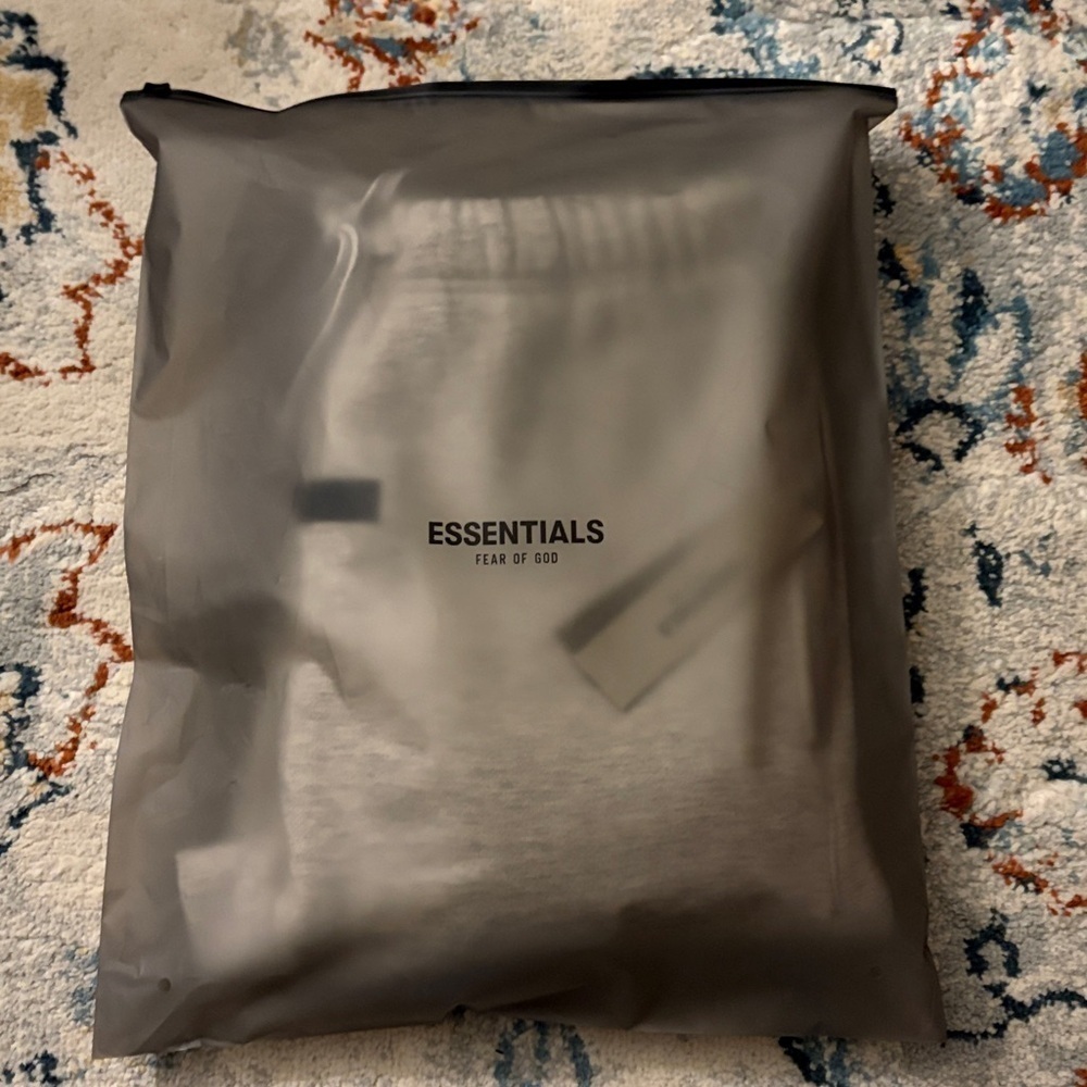 Essentials Fear Of God sweatpants light oatmeal size large - Picture 6 of 6